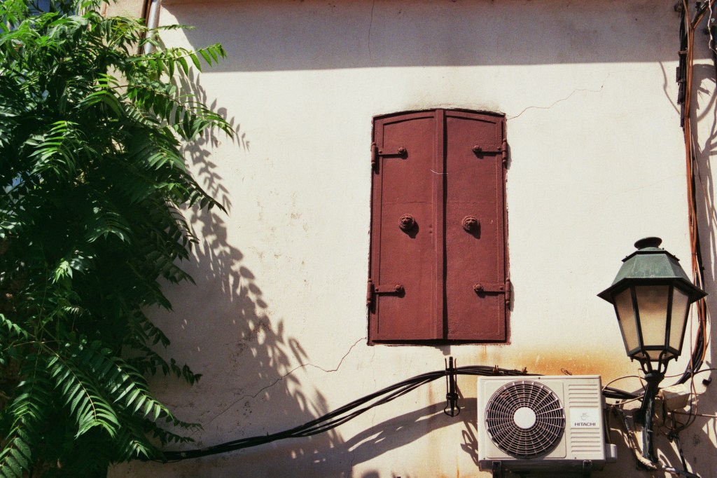 Bosnia. Tuzla. Shutters. © trashbus, 2016