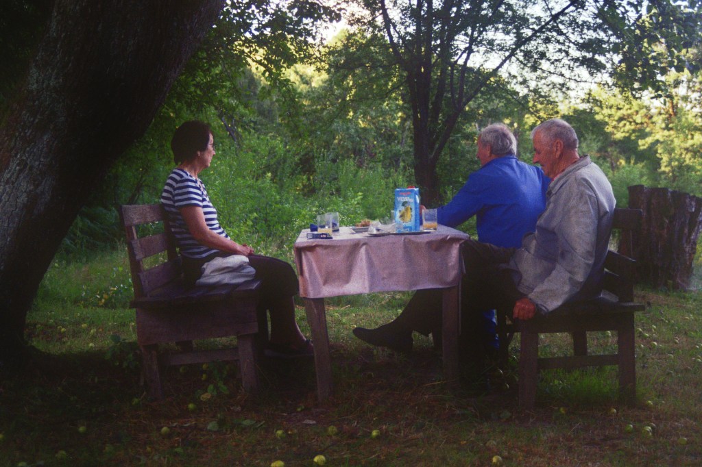 Bosnia. Ljepunice. Family. Talk. © trashbus, 2016