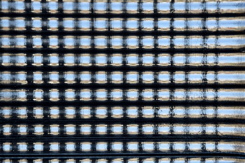 Window Glass II. Comprehending Patterns of Home. Velika Gorica, Croatia. 2017. © Trashbus ǀ Renata Britvec