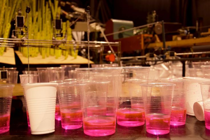 No em va fer Joan Brossa. CaboSanRoque. Jubiläumskonzert der Dinge. Schaubude Berlin. 2018 © Trashbus ǀ Renata Britvec