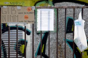 Donation Fence – Dog Food. Left Behind. Berlin, 2020. © Trashbus ǀ Renata Britvec