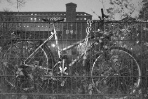 Chained up Bike. Ghost Night. Berlin, 2020. © Trashbus ǀ Renata Britvec